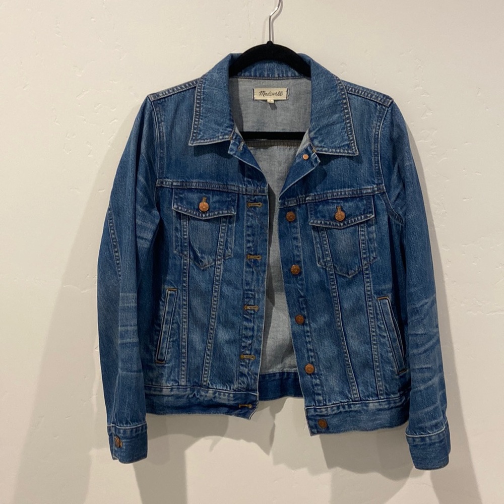 Madewell denim jacket size large. Like new.